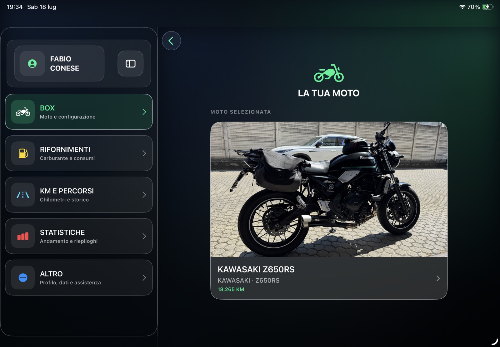 Schermata reale NeoGauge per iPad con menu laterale e moto selezionata